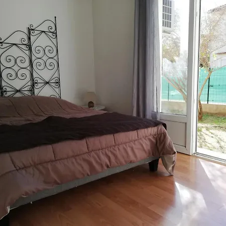 Rez De Six-fours سيكس-فور-لو-بلاج