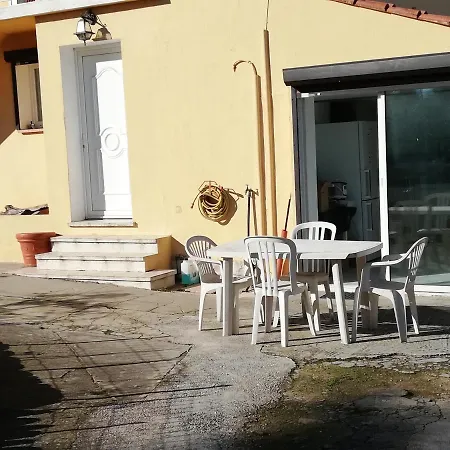 Rez De Six-fours Appartement