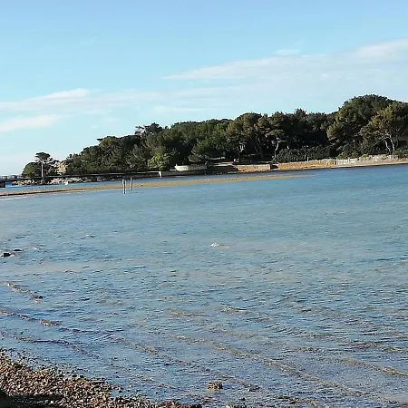 Rez De Six-fours شقة *